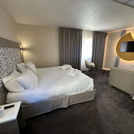 Ibis Styles Gorge De Loup Saphir 호텔