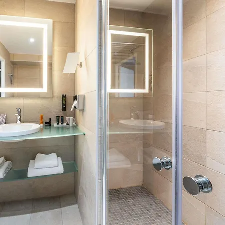 Ibis Styles Gorge De Loup Saphir 호텔